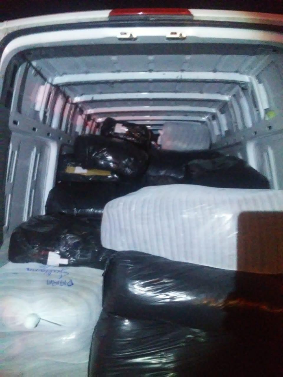 transportadora e assaltada em monte siao por dez bandidos e 12 vitimas foram feitas refens gb 4817 16dae